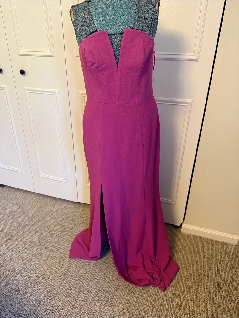 Dress the Population Fuchsia Strapless V-Notch Prom Gown